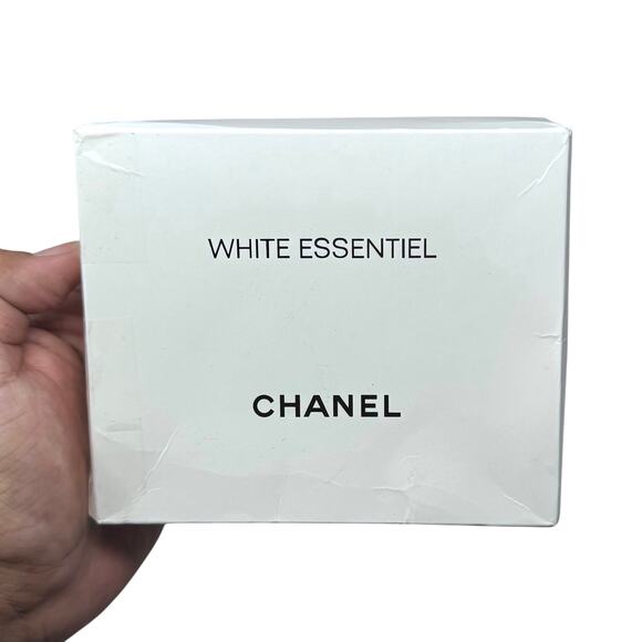 Chanel ‘White Essentiel’ Hair Band - Picture 14 of 16